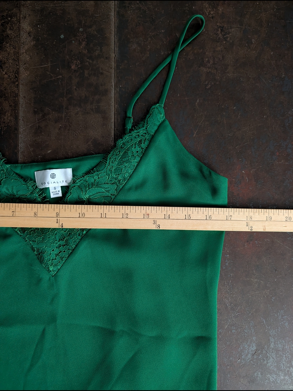 Socialite Emerald Green Lace V-Neck Camisole - Picture 6 of 7